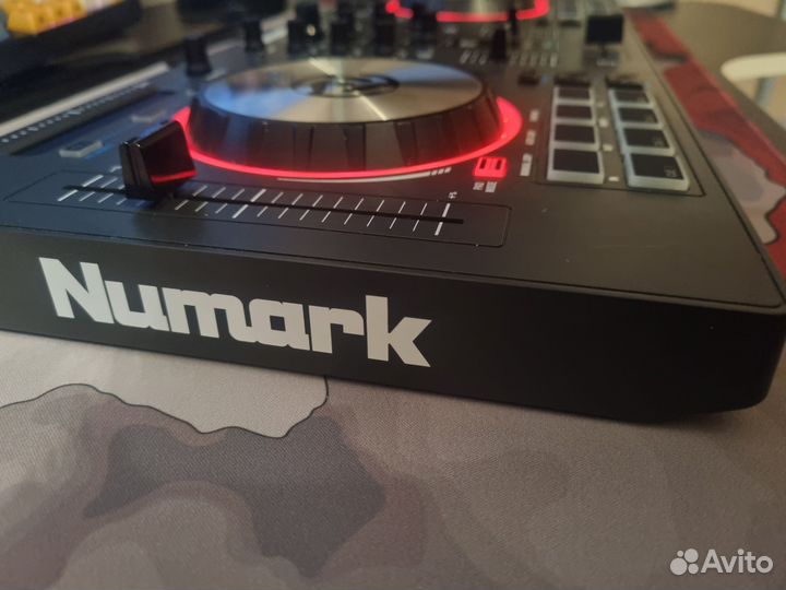 Dj контроллер Numark Mixtrack3