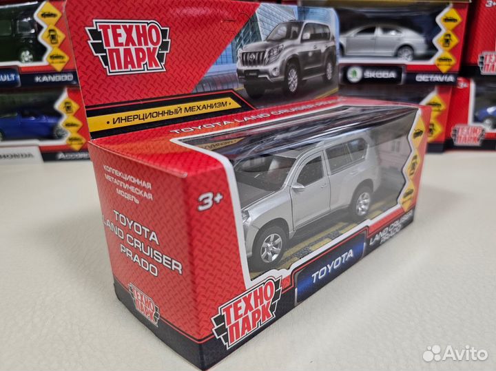 Модель машинки Toyota Land Cruiser Prado 1:43