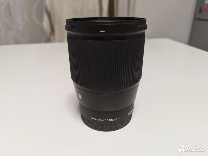 Объектив Sigma 16mm 1.4 Sony E