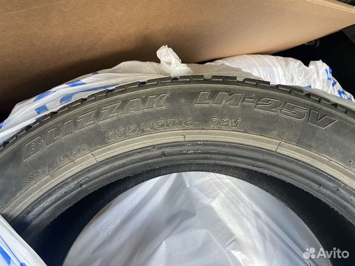 Bridgestone Blizzak LM-25 235/45 R18 98V