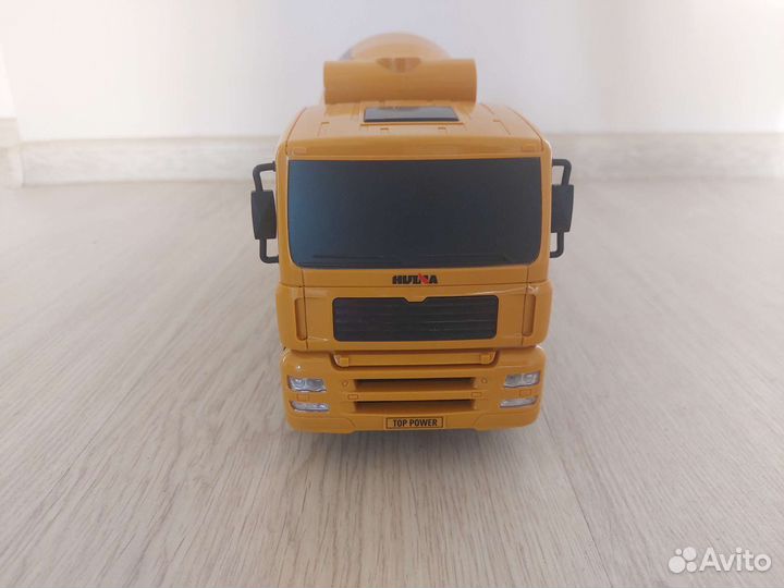 Радиоуправляемая бетономешалка Huina 1333 (1:18)