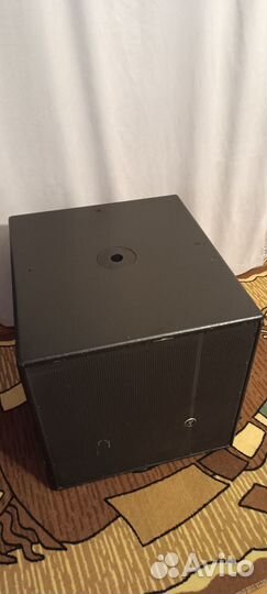 Сабвуфер Mackie HD1801