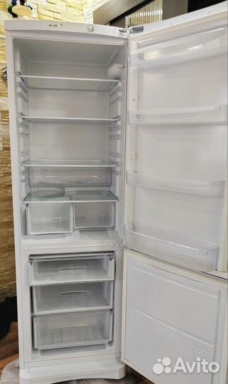 Холодильник indesit