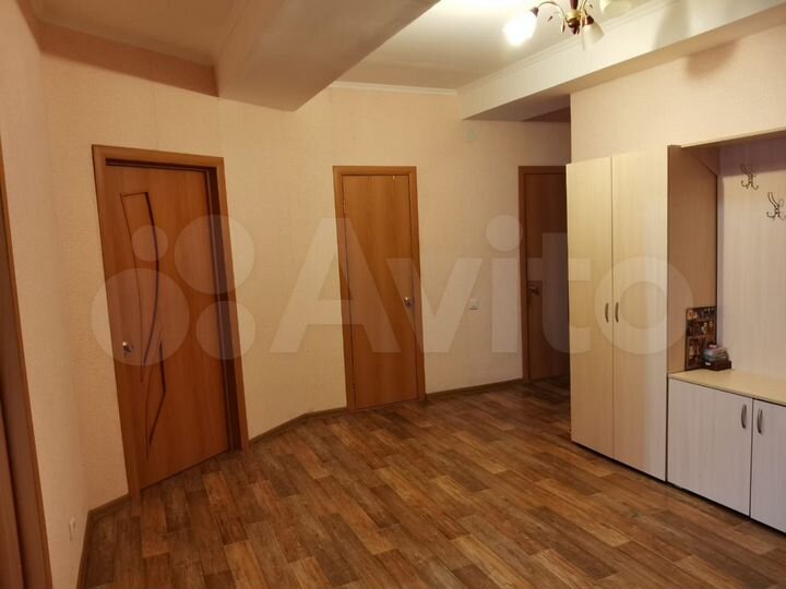 3-к. квартира, 81,4 м², 1/10 эт.