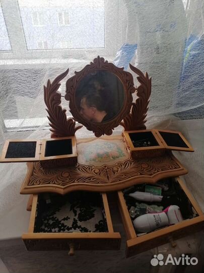 Туалетный столик, шкатулка