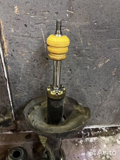 Стойки передние Subaru legacy Impreza