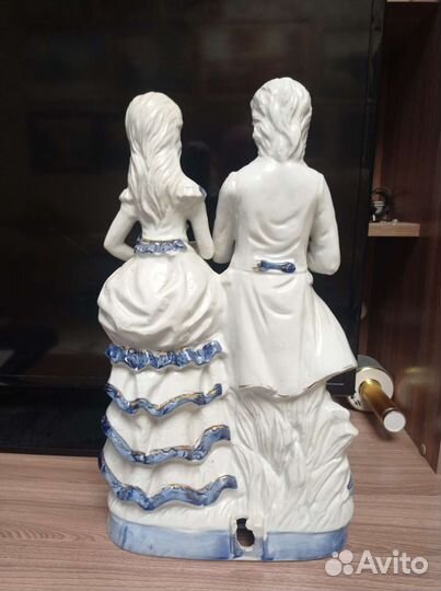 Фарфоровая скульптура большая