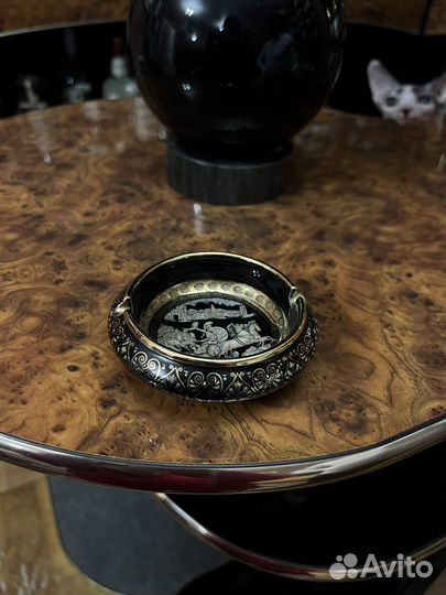 Позолоченная зажигалка и пепельница. Греция