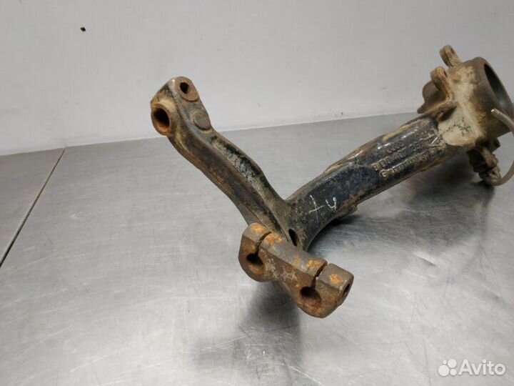 Кулак поворотный передний левый Volkswagen Passat