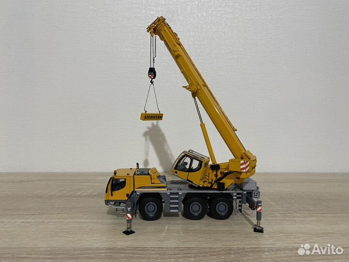 Кран Liebherr LTM 1050 1:50