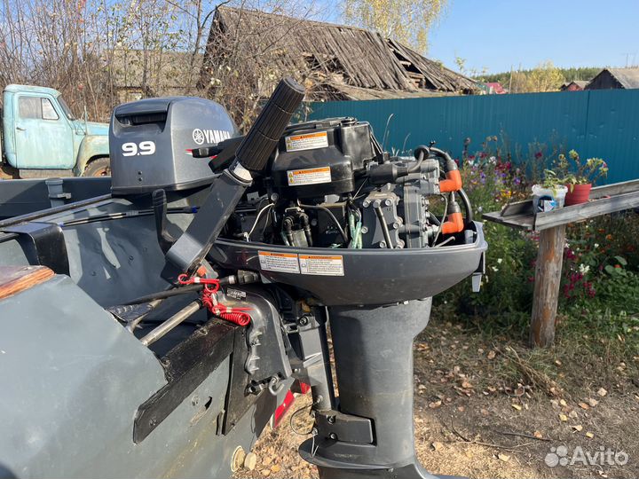 Лодка с мотором и прицепом