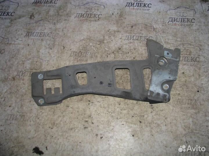 Кронштейн редуктора Volvo XC90 2002