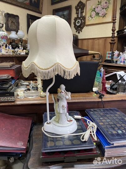 Лампа настольная винтаж дама и ковалер