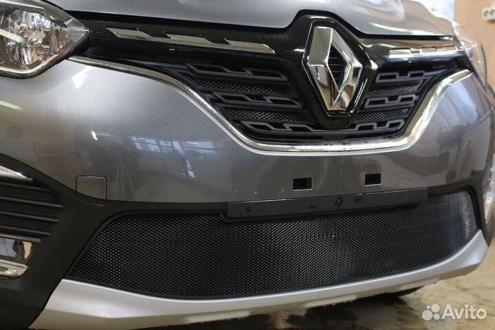 Защитная сетка радиатора верх черная Renault Kaptu