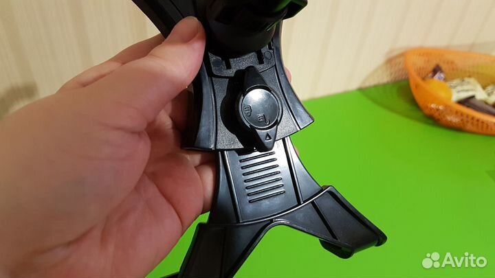 Держатель для планшета в авто