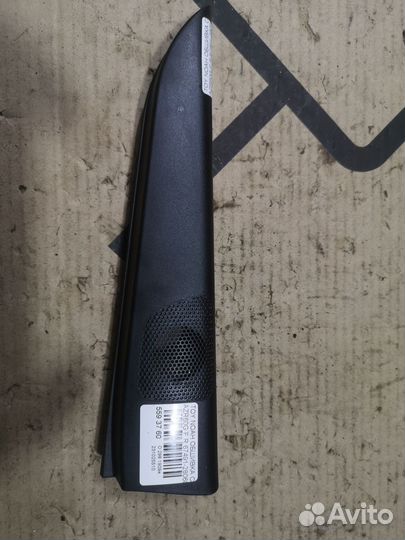 Обшивка салона передняя правая Toyota Noah AZR60G