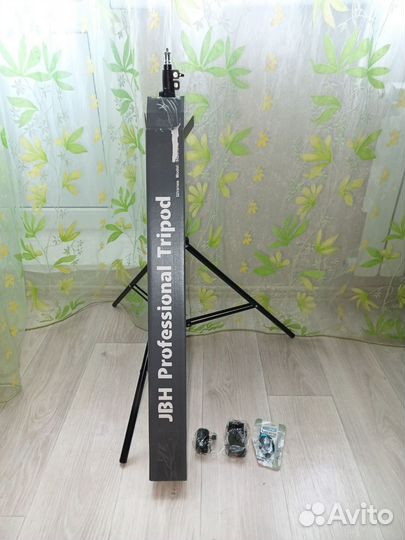 Стойка для телефона и фотоаппарата