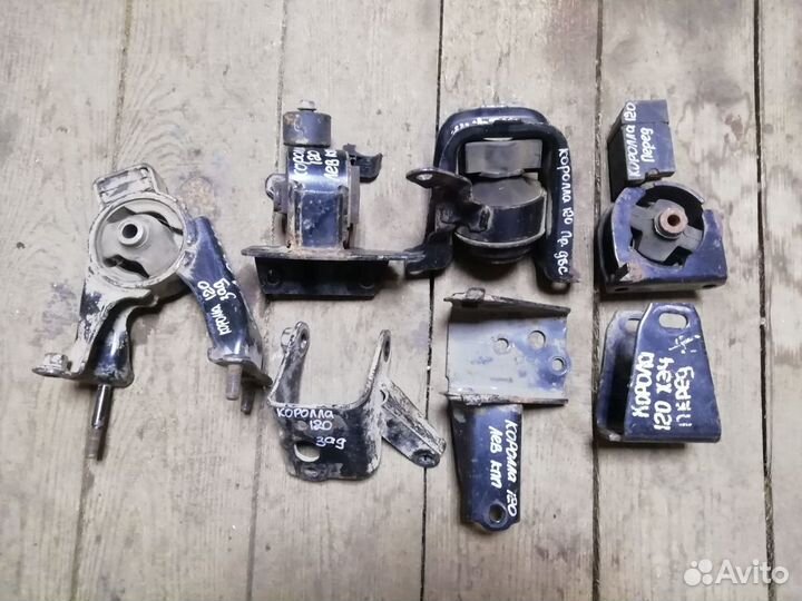 Toyota Corolla E120 06г Опора кронштейн