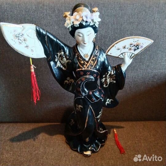 Статуэтка гейша