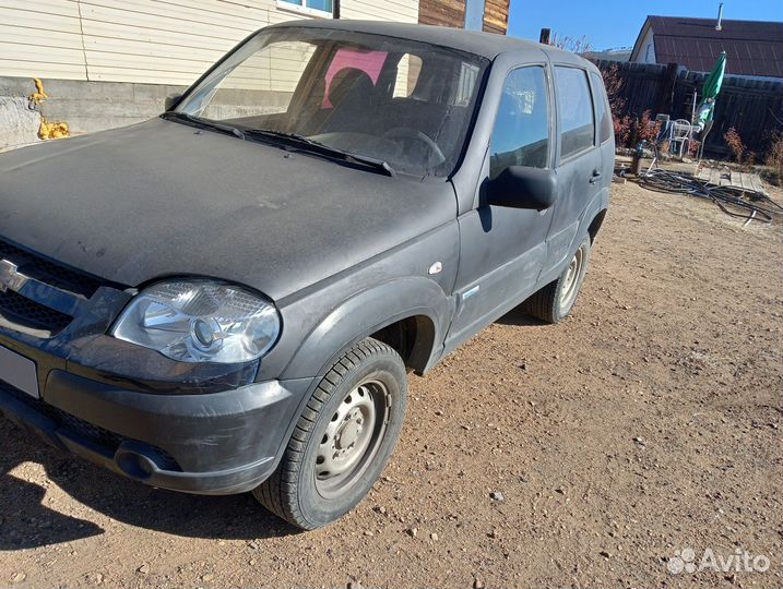 Chevrolet Niva 1.7 МТ, 2011, битый, 106 000 км