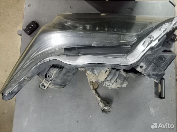 Фары на lexus lx 570 левая и правая