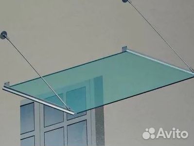 Стеклянный козырек над входом