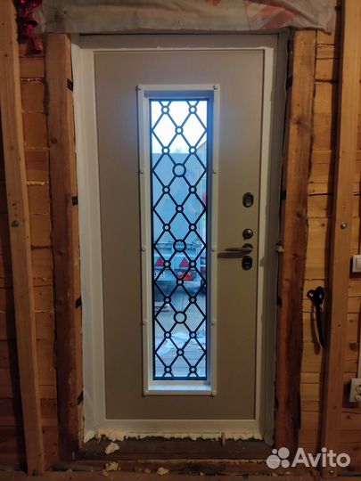 Белая дверь с терморазрывом для коттеджа