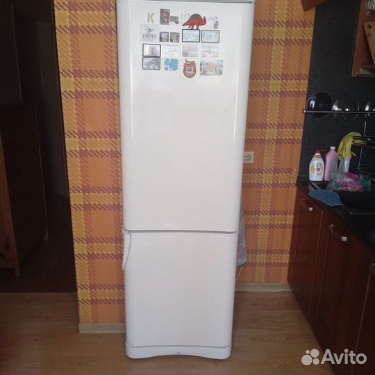 Indesit no frost Холодильник б/у
