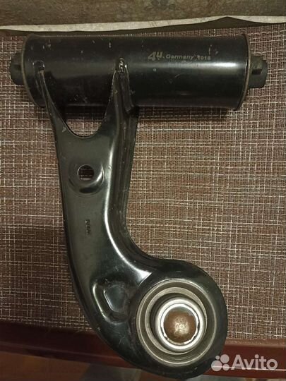 Верхний передний рычаг на Мерседес w202