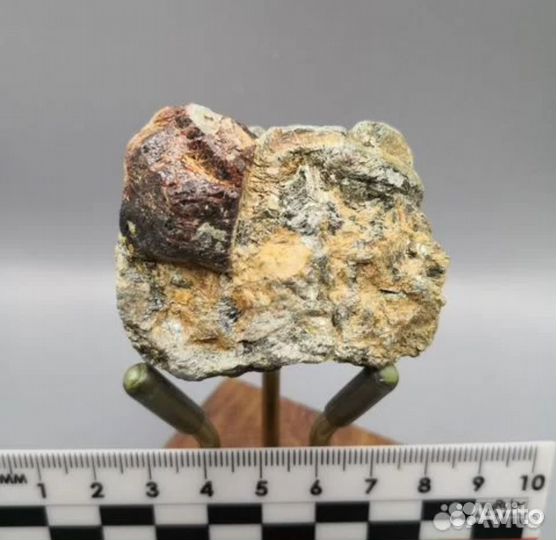 Набор минералов: гранат и хризоберилл