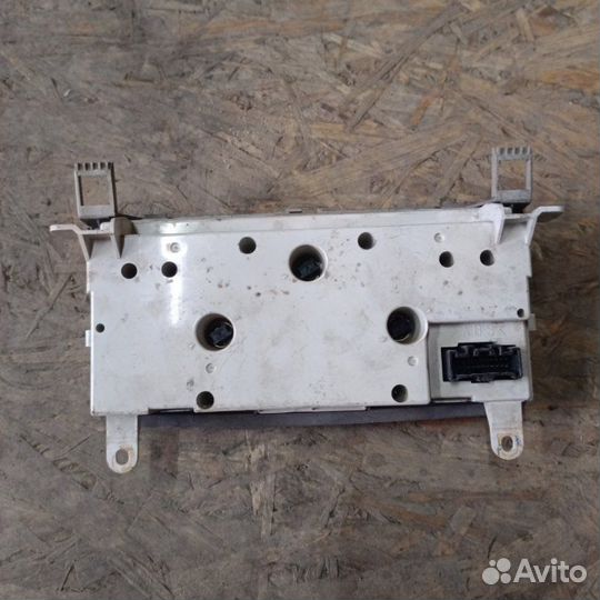 Блок управления климат-контролем Mazda 3 BK 1.6