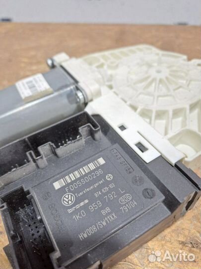 Мотор стеклоподъемника Volkswagen Passat B6 2.0