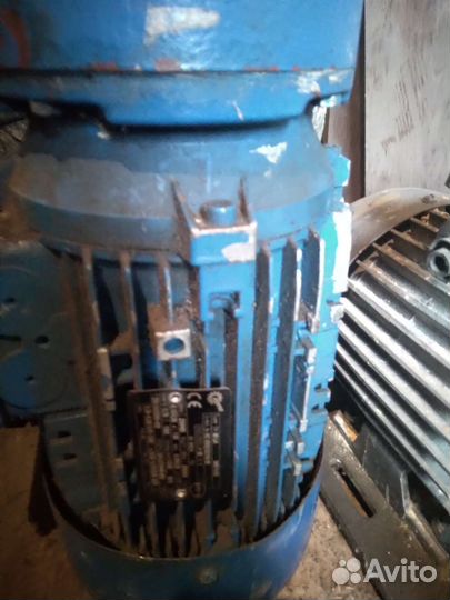 Электродвигатель с редуктором