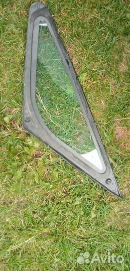 Стекло правое переднее Mitsubishi Colt