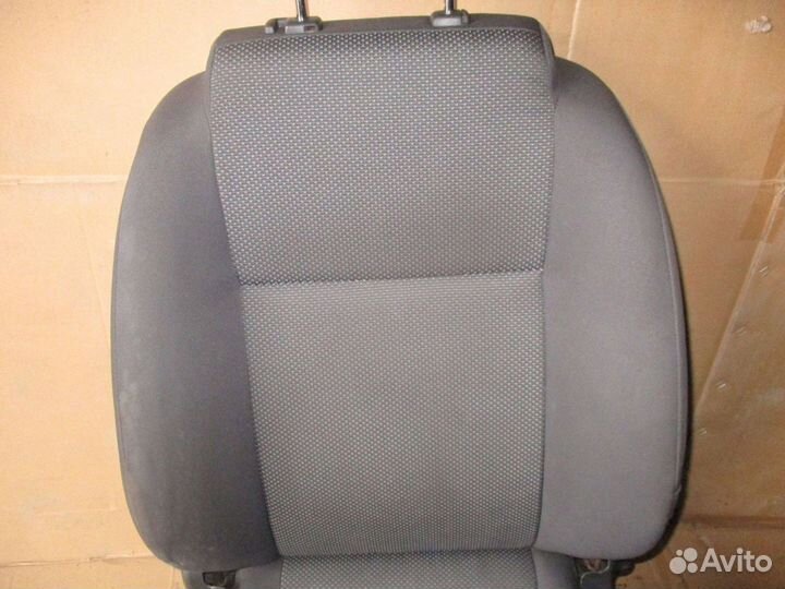 Сиденье переднее правое Chevrolet Aveo (T250)