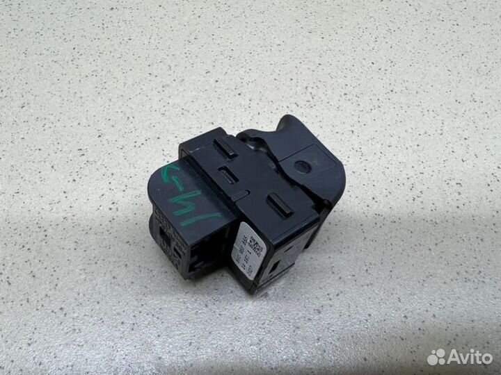 Кнопка стеклоподъемника Audi A3 8V czca 2014