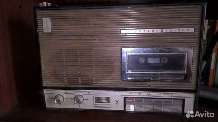 Приемник VEF-201, электроника 302, значки