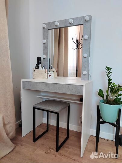 Туалетный столик