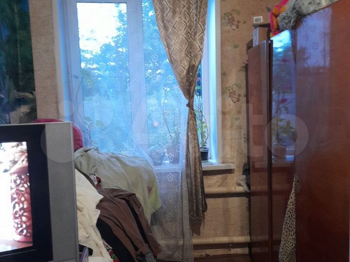 Комната 28 м² в 9-к., 1/1 эт.