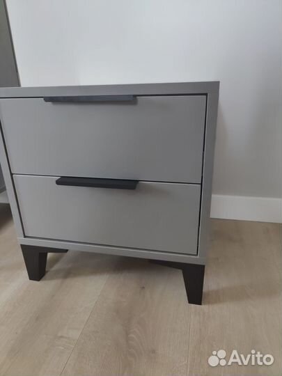 Тумба прикроватная