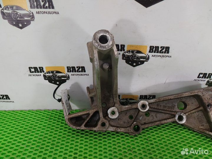 Кронштейн переднего рычага правый R