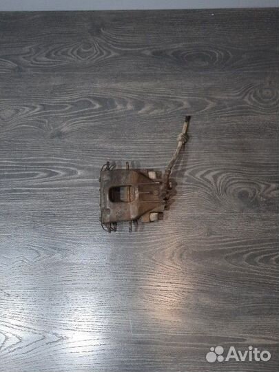 Суппорт тормозной Ford Focus 1 передний правый