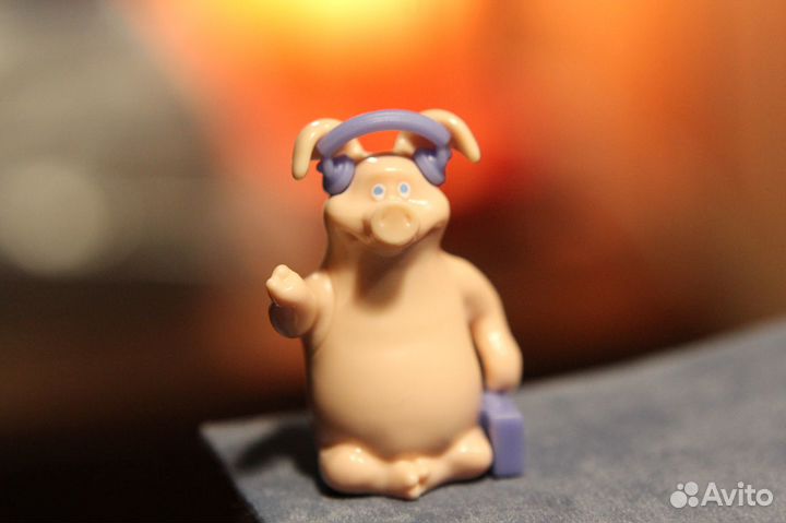 Киндер свинья с магнитофоном