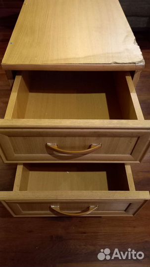 Тумбочка