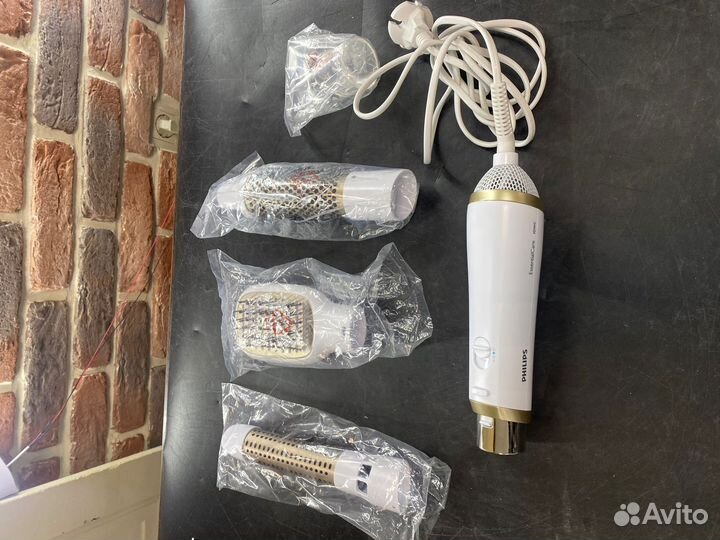 Фен-щетка Philips HP8663