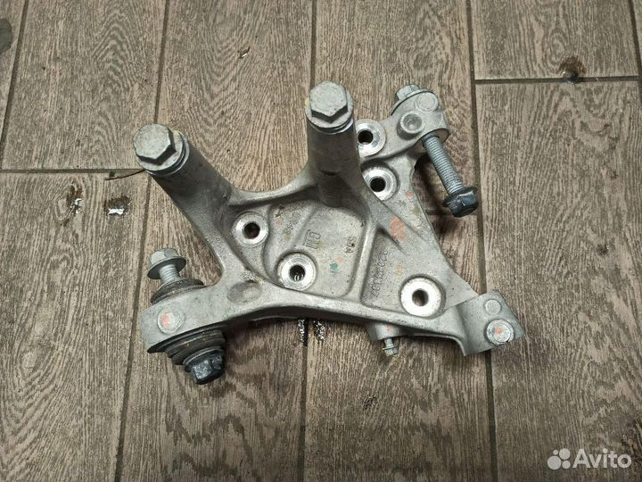 Кулак задний правый Chevrolet Malibu 9 рест. 2018