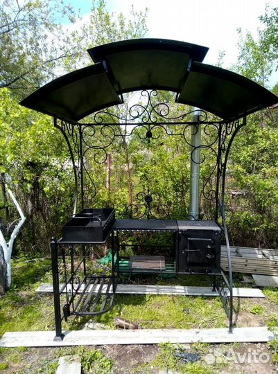 Мангал с крышей