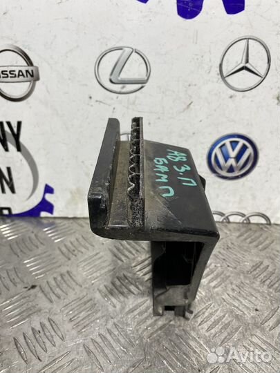 Кронштейн бампера задний правый Audi A8 D2