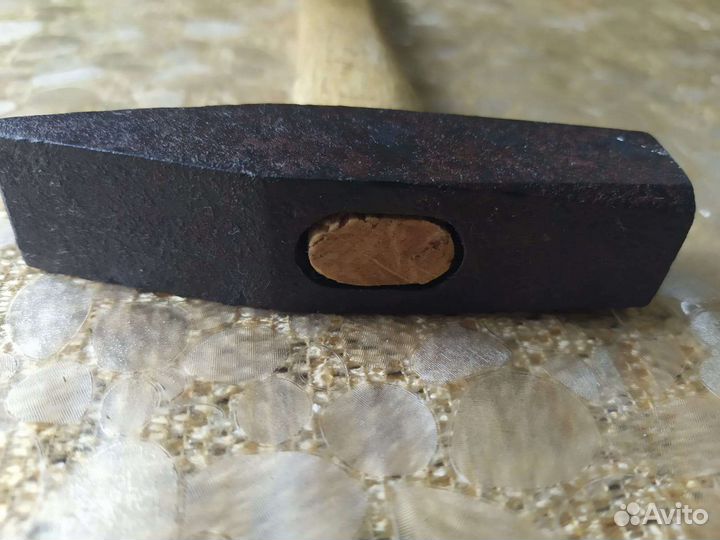 Молоток слесарный 250 гр, в отличном состоянии