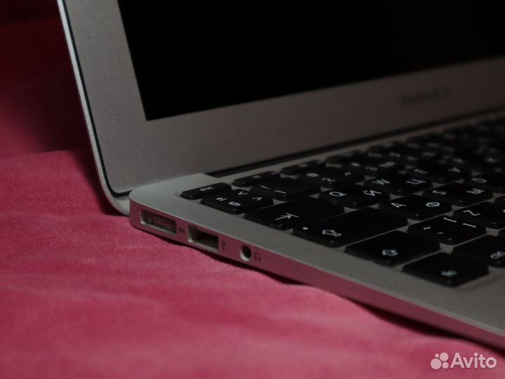 MacBook Air 11 (2016) ноутбук в отличном состоянии